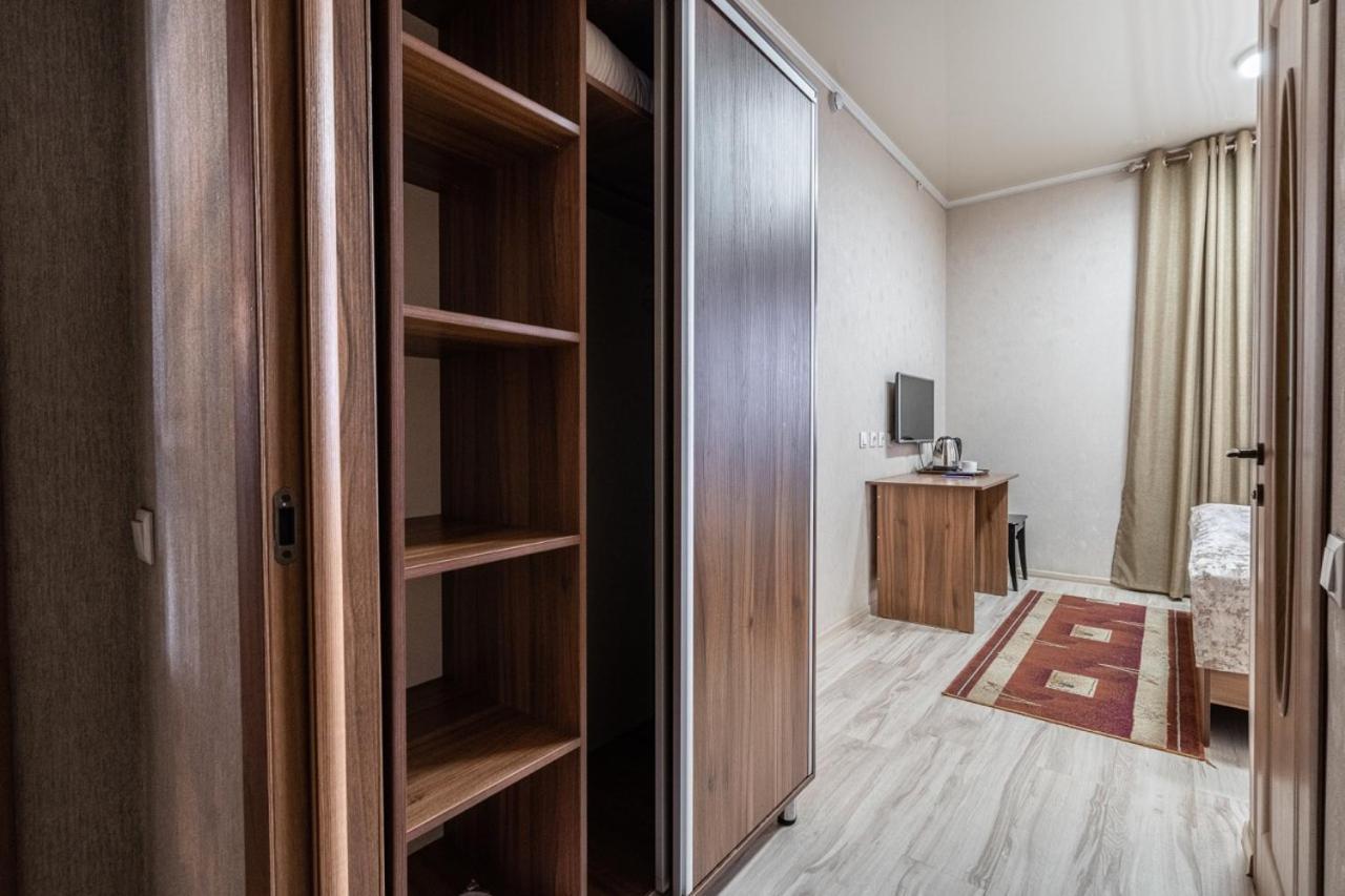 Madanur Hotel Karakol Bagian luar foto