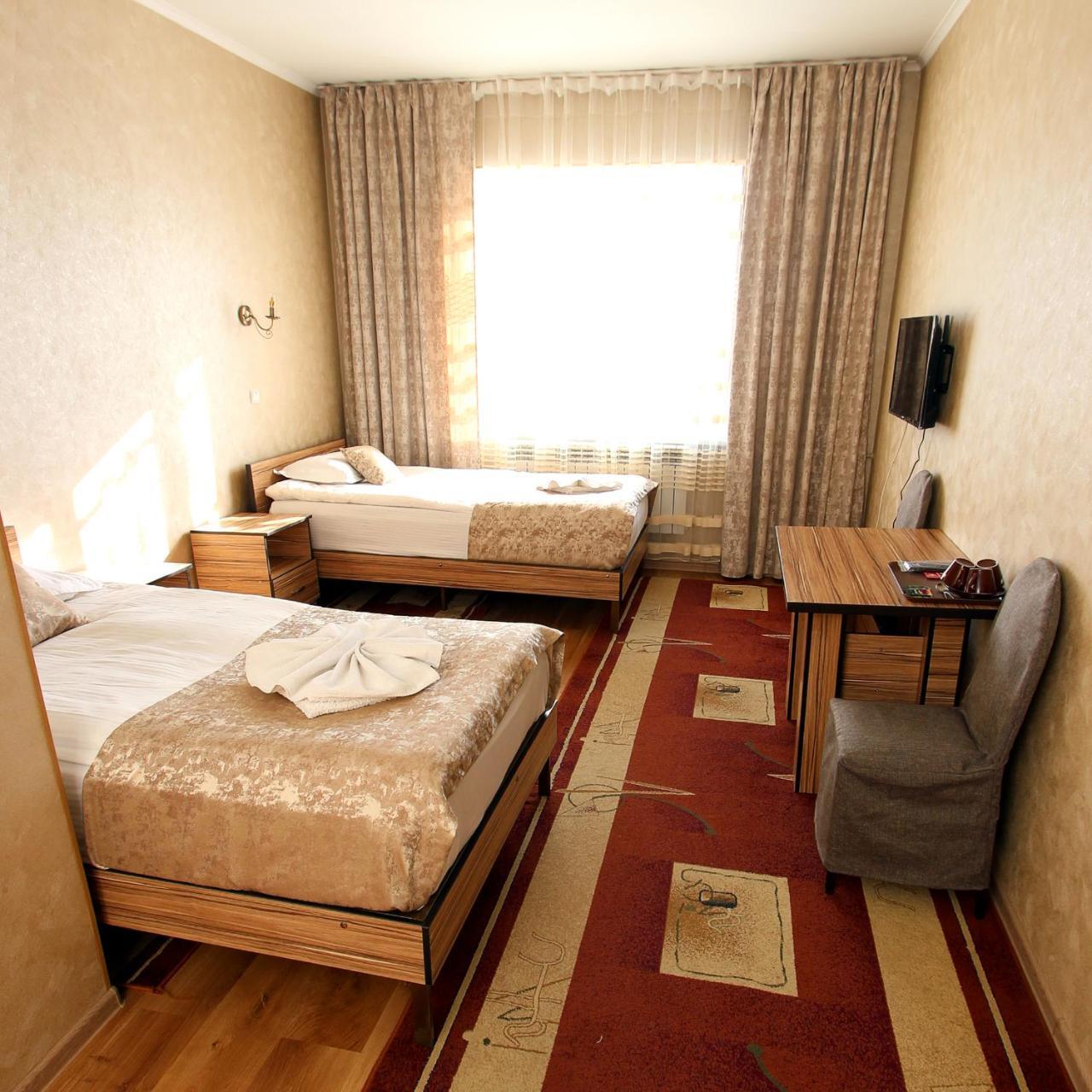 Madanur Hotel Karakol Bagian luar foto