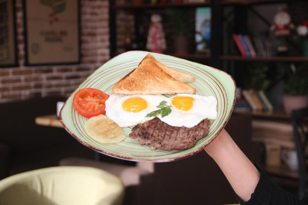 Madanur Hotel Karakol Bagian luar foto