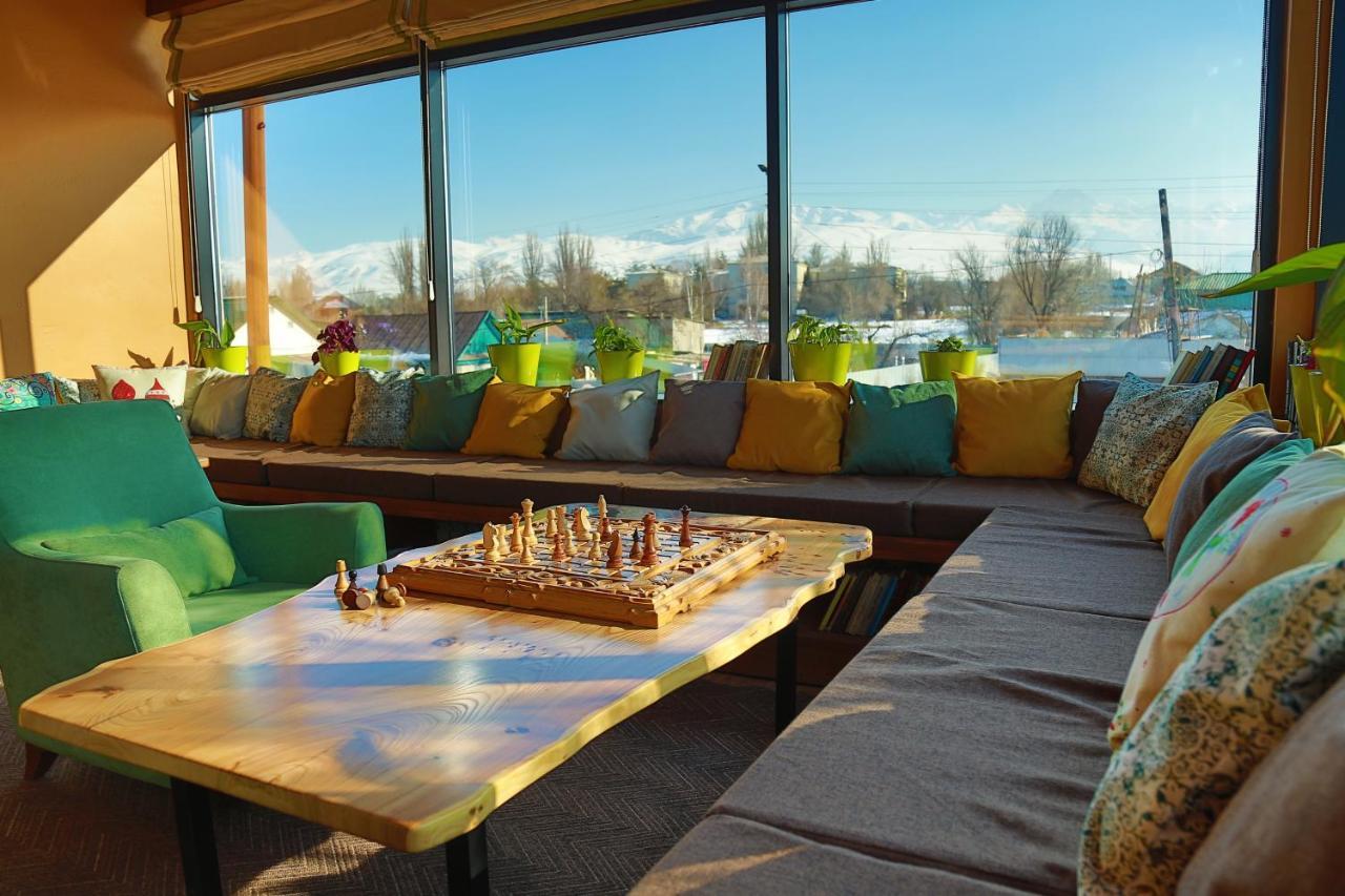 Madanur Hotel Karakol Bagian luar foto