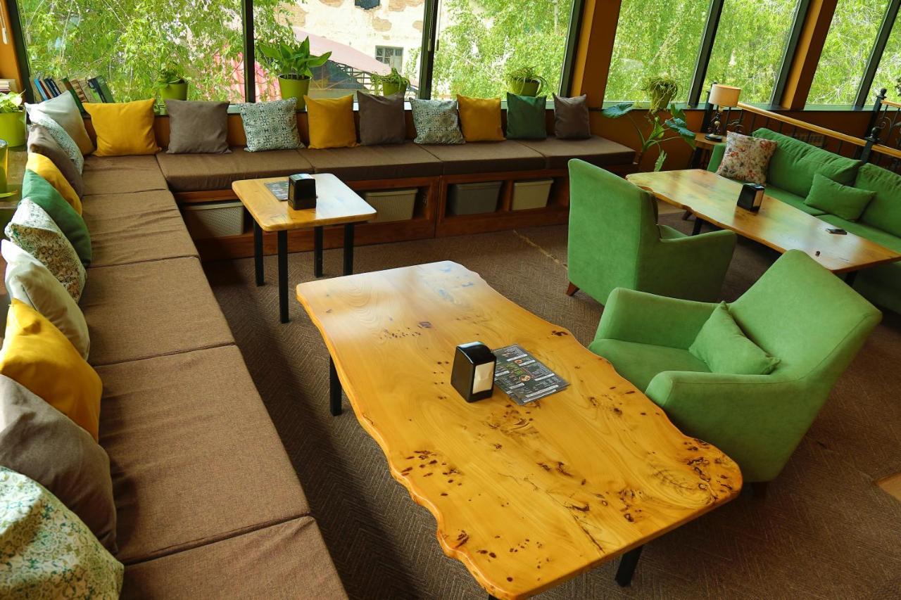 Madanur Hotel Karakol Bagian luar foto
