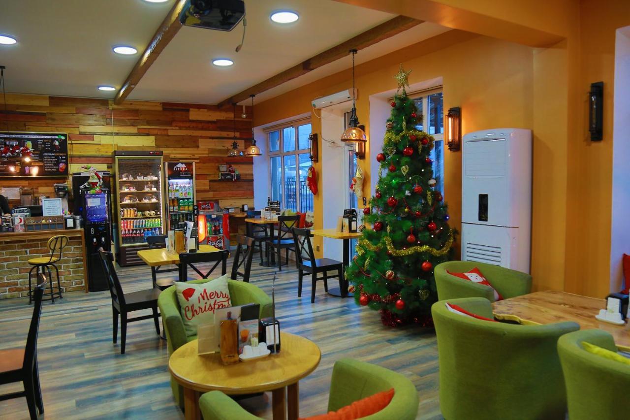 Madanur Hotel Karakol Bagian luar foto